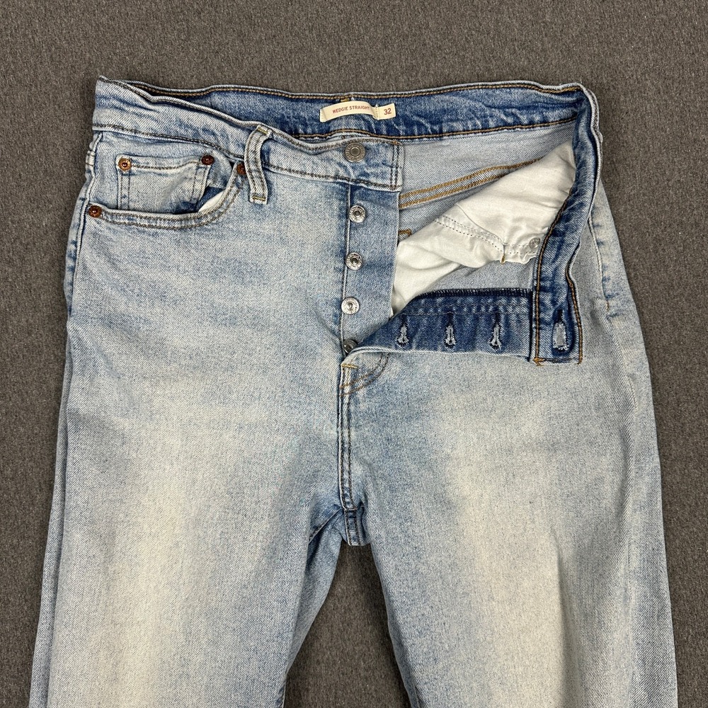 Levi's Wedgie Straight Jeans Womens 32 W32 L28 Light Wash Distressed Button Fly